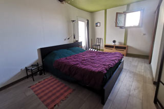 Pièce du 2e étage sous combles - vue 1 - espace nuit ou bureau