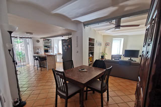 Salon du rez-de-chaussée - vue 1 - maison à Saint Jean de Serres