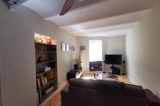 Salon du rez-de-chaussée - vue 2 - maison familiale à Saint Jean de Serres