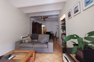 Salon du rez-de-chaussée - vue 3 - pièce de vie lumineuse