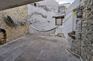 Vue sur la terrasse principale - maison à Saint Jean de Serres