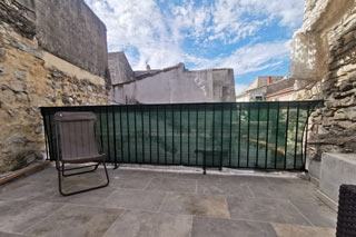 Terrasse et accès au garage voûté - maison à Saint Jean de Serres