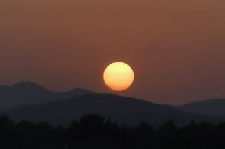 Église et toits du village de Saint Jean de Serres